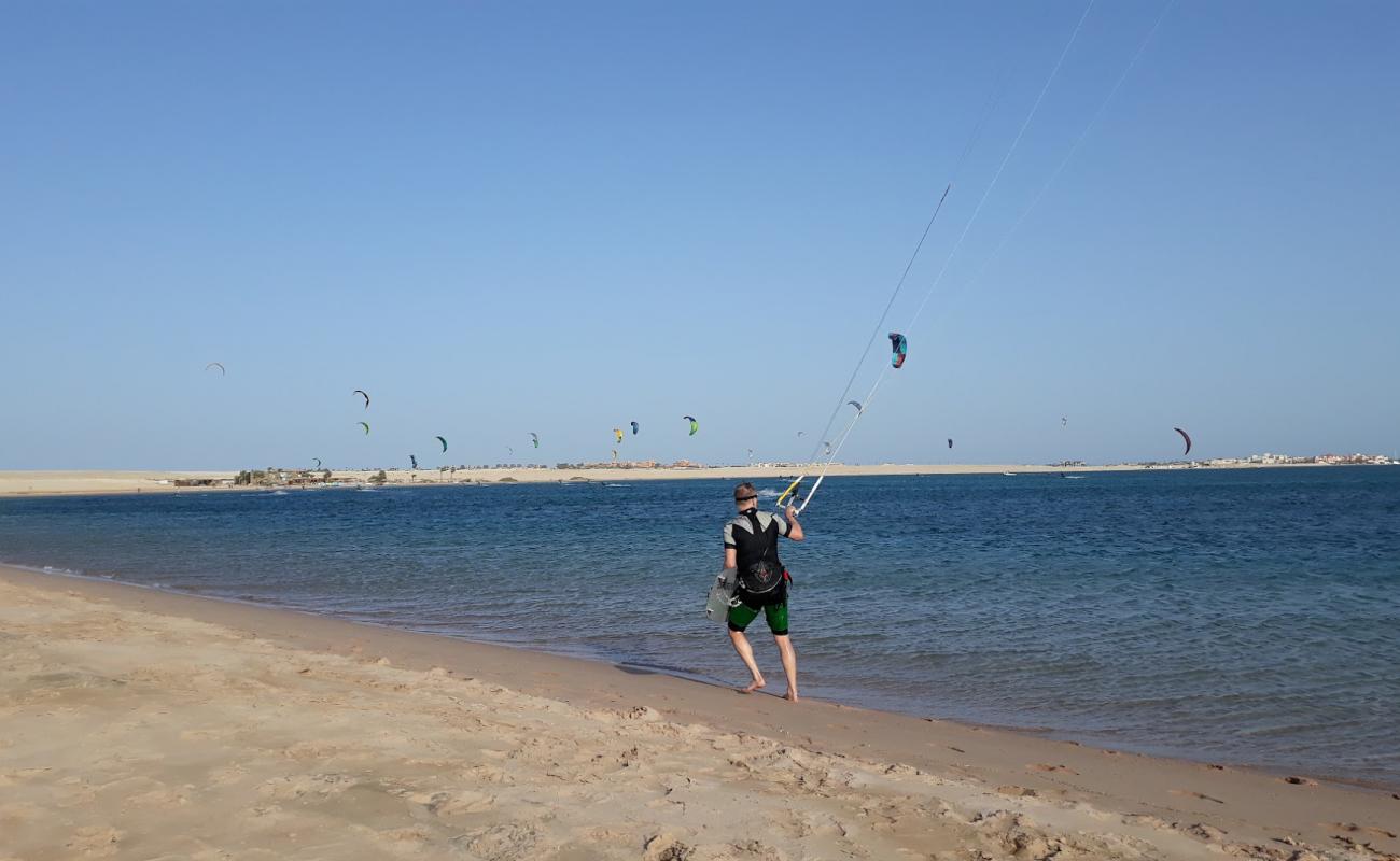 Фото Mesca Beach с светлый песок поверхностью