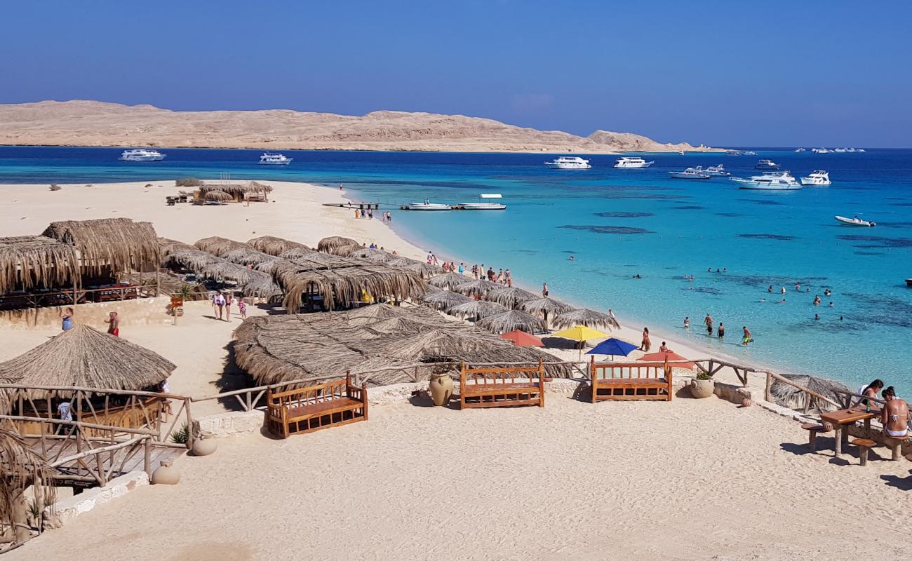 Фото Mahmya Island Beach с золотистый песок поверхностью