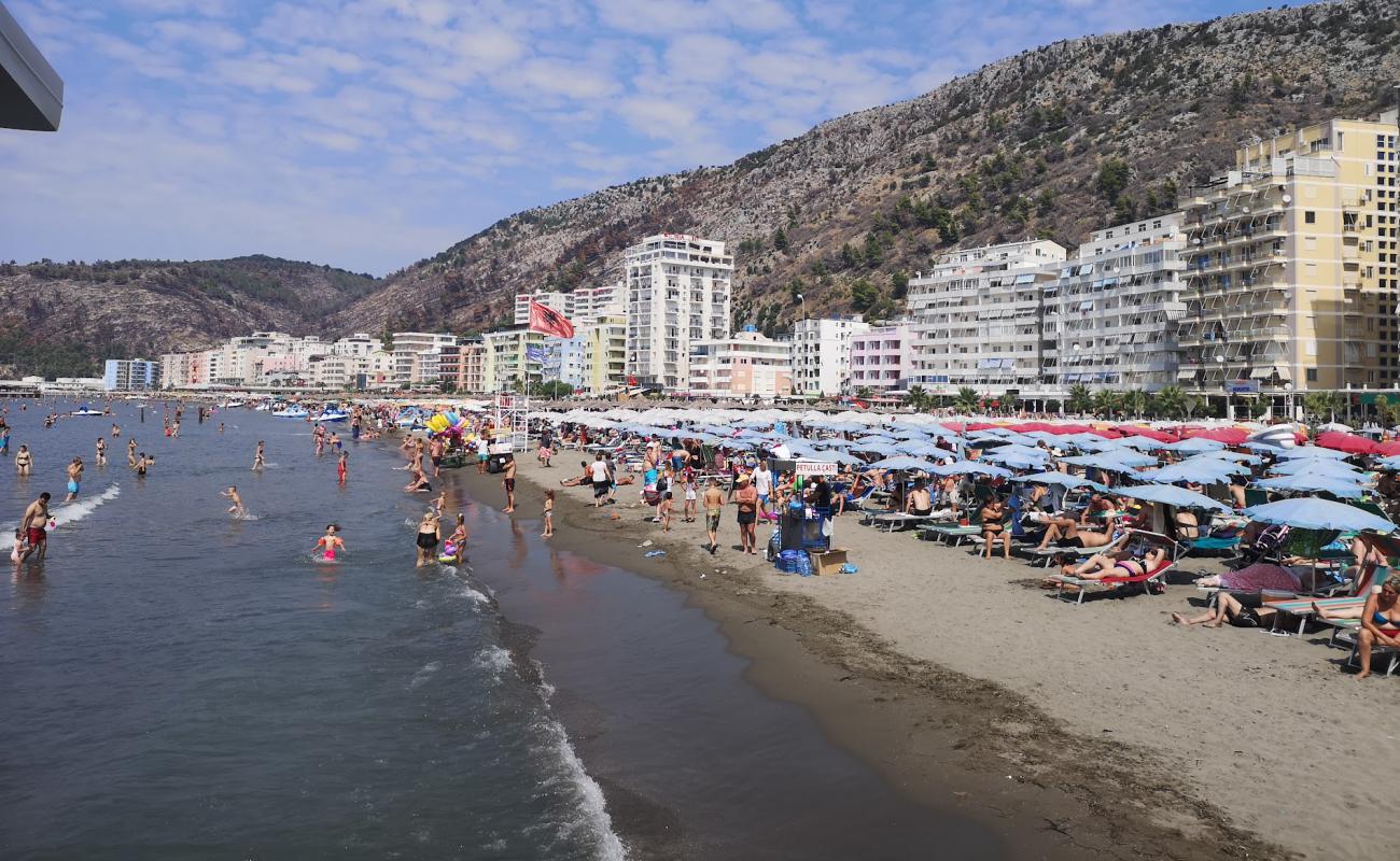 Фото Shengjin Beach с серый песок поверхностью