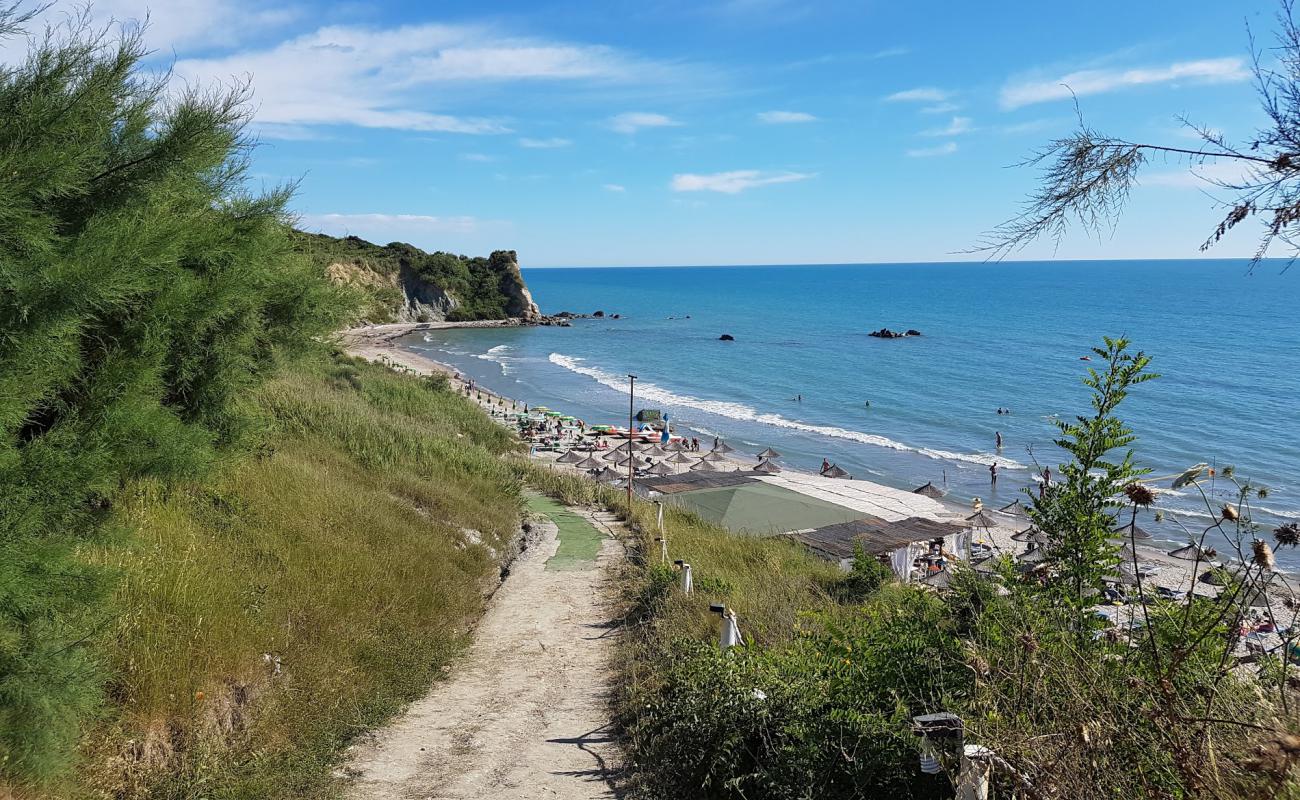 Фото Portez Beach с золотистый песок поверхностью