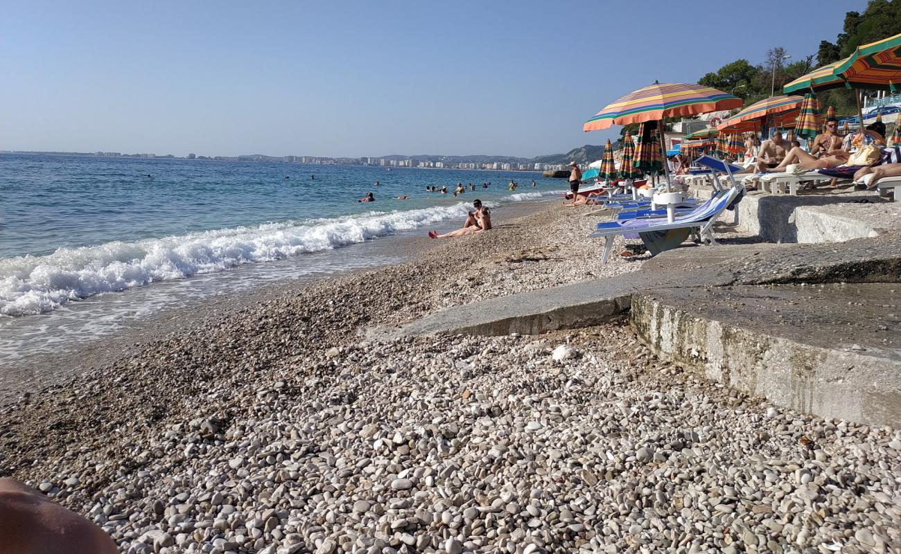 Фото Vlore beach с светлый песок поверхностью