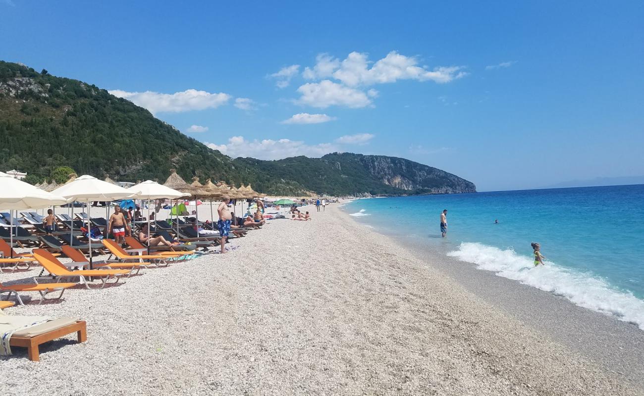 Фото Dhermi Beach с светлая галька поверхностью