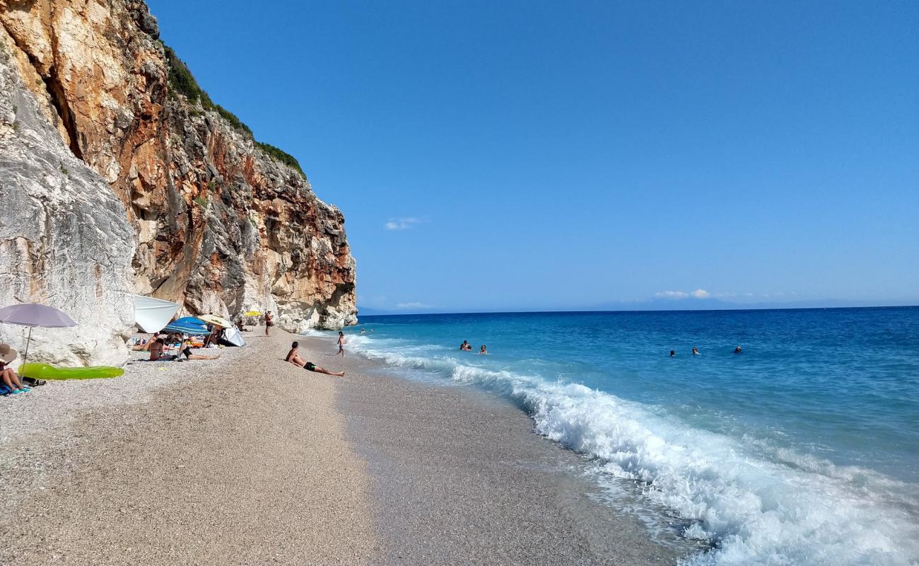 Фото Gjipe beach с светлая галька поверхностью