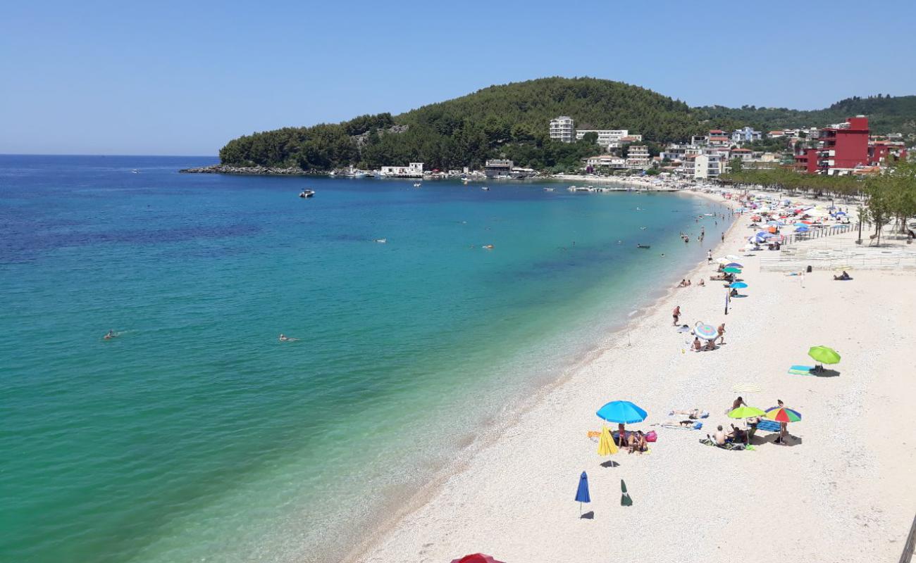 Фото Himara Beach с белая чистая галька поверхностью