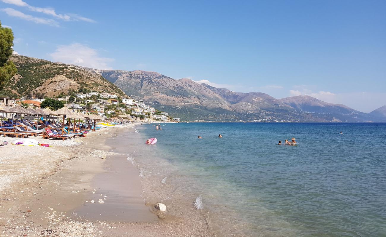 Фото Qeparo beach с песок с галькой поверхностью