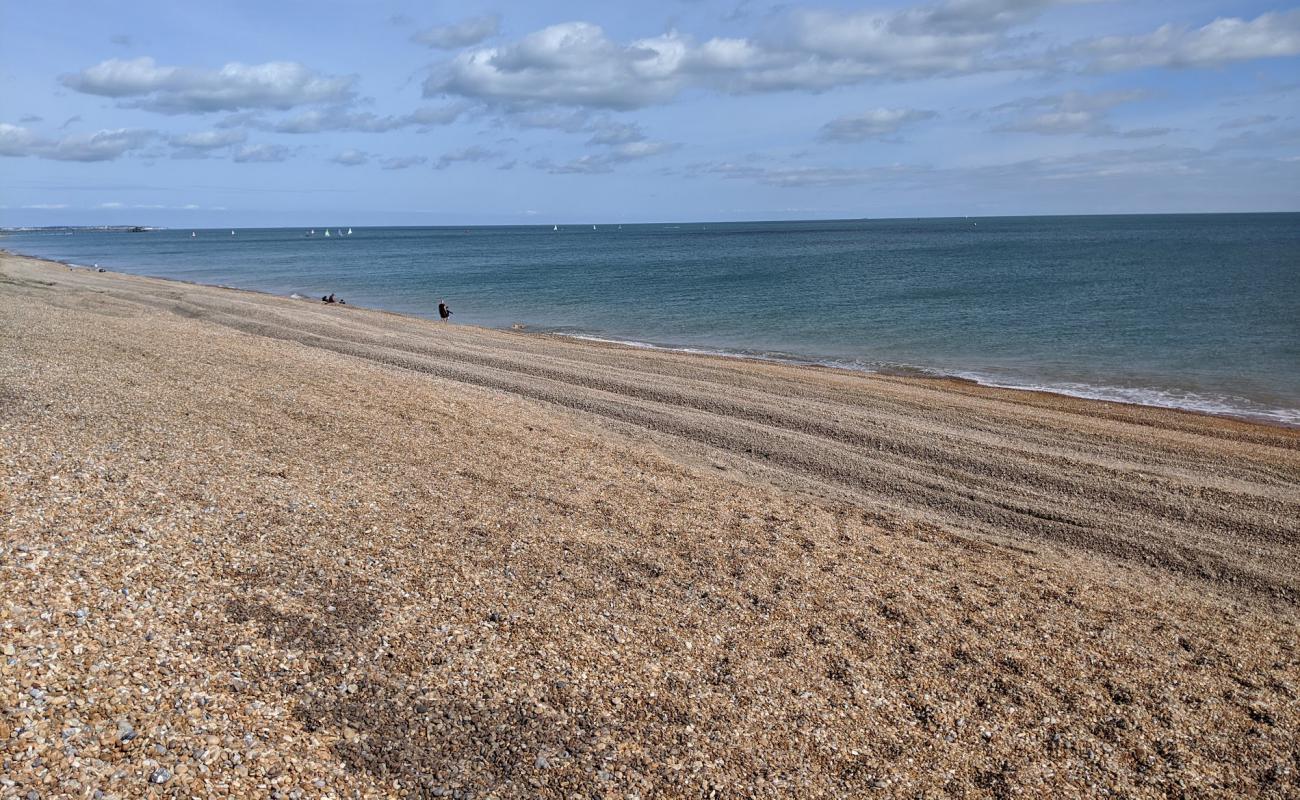 Фото Walmer beach с белая чистая галька поверхностью