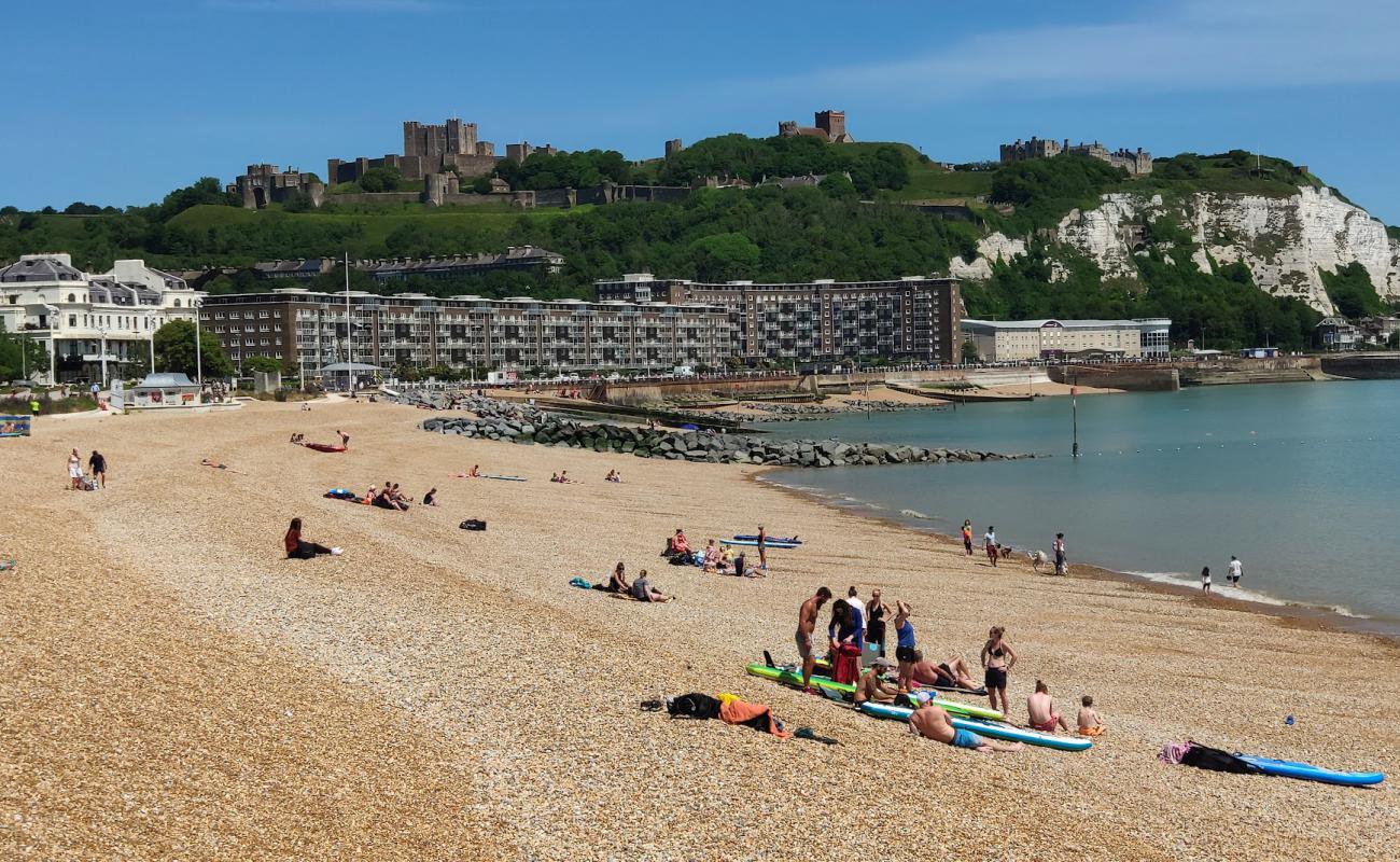 Фото Dover beach с белая чистая галька поверхностью