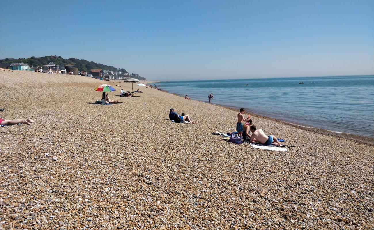 Фото Sandgate beach с темная чистая галька поверхностью