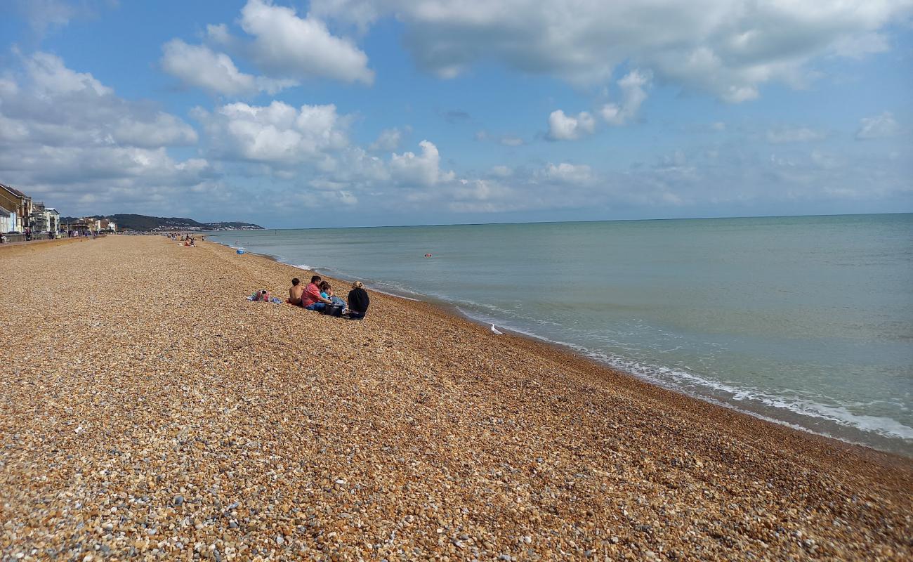 Фото Hythe beach с темная чистая галька поверхностью