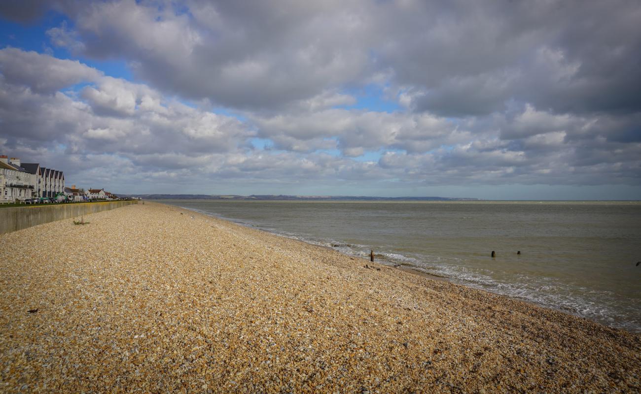 Фото Greatstone beach II с белая чистая галька поверхностью