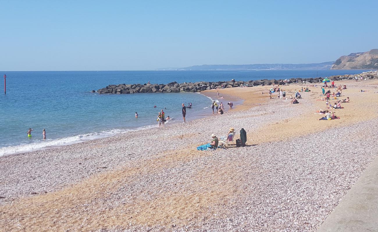 Фото West Bay beach Dorset с светлая галька поверхностью