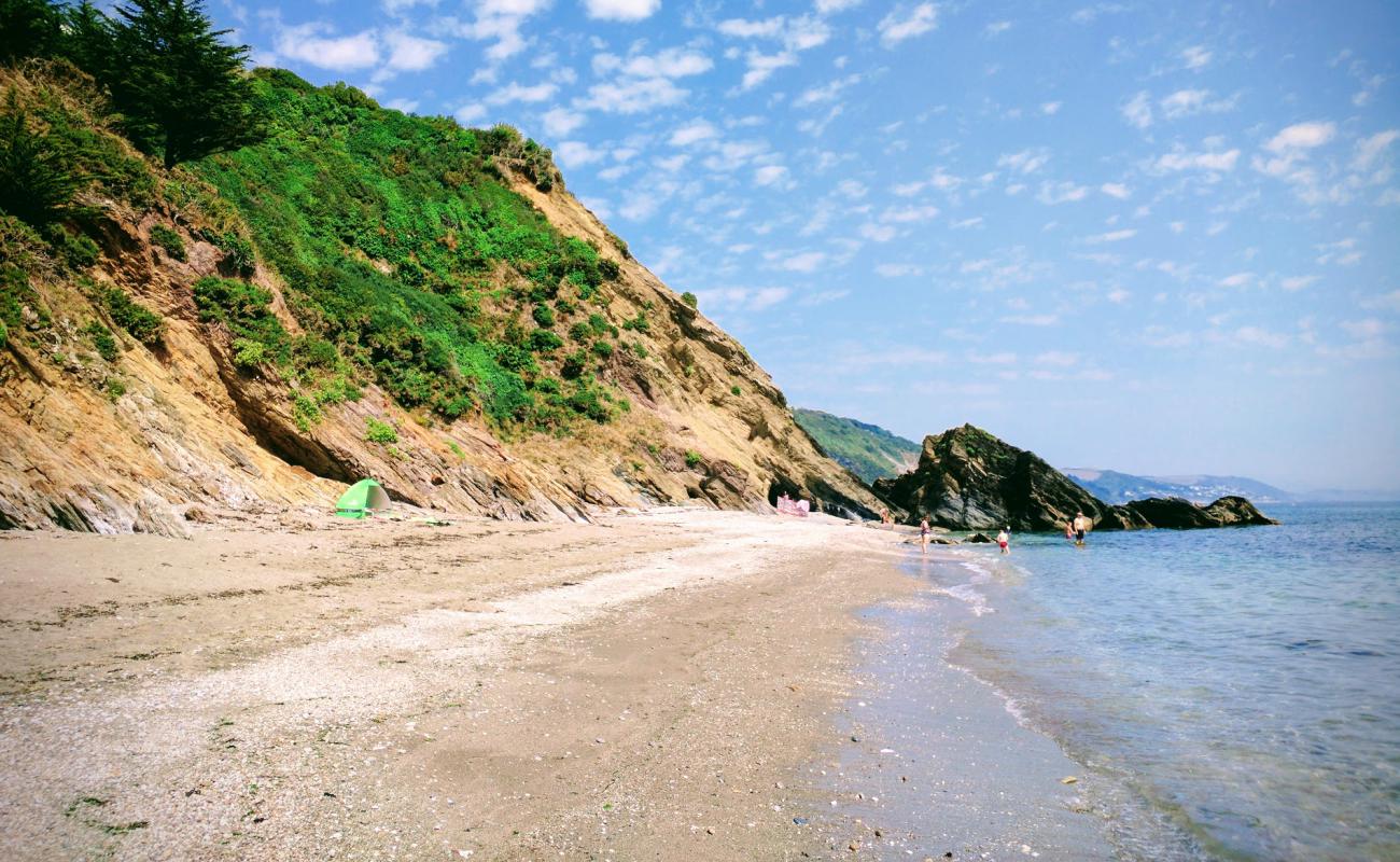 Фото Plaidy beach с светлая галька поверхностью