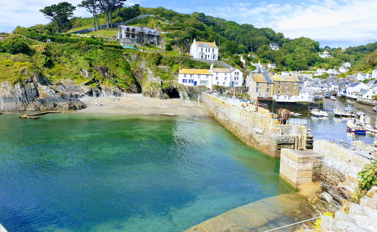 Фото Polperro beach с светлый песок поверхностью