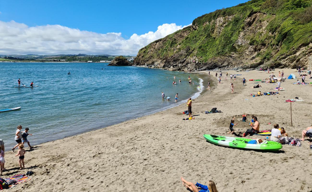 Фото Polkerris beach с светлый песок поверхностью