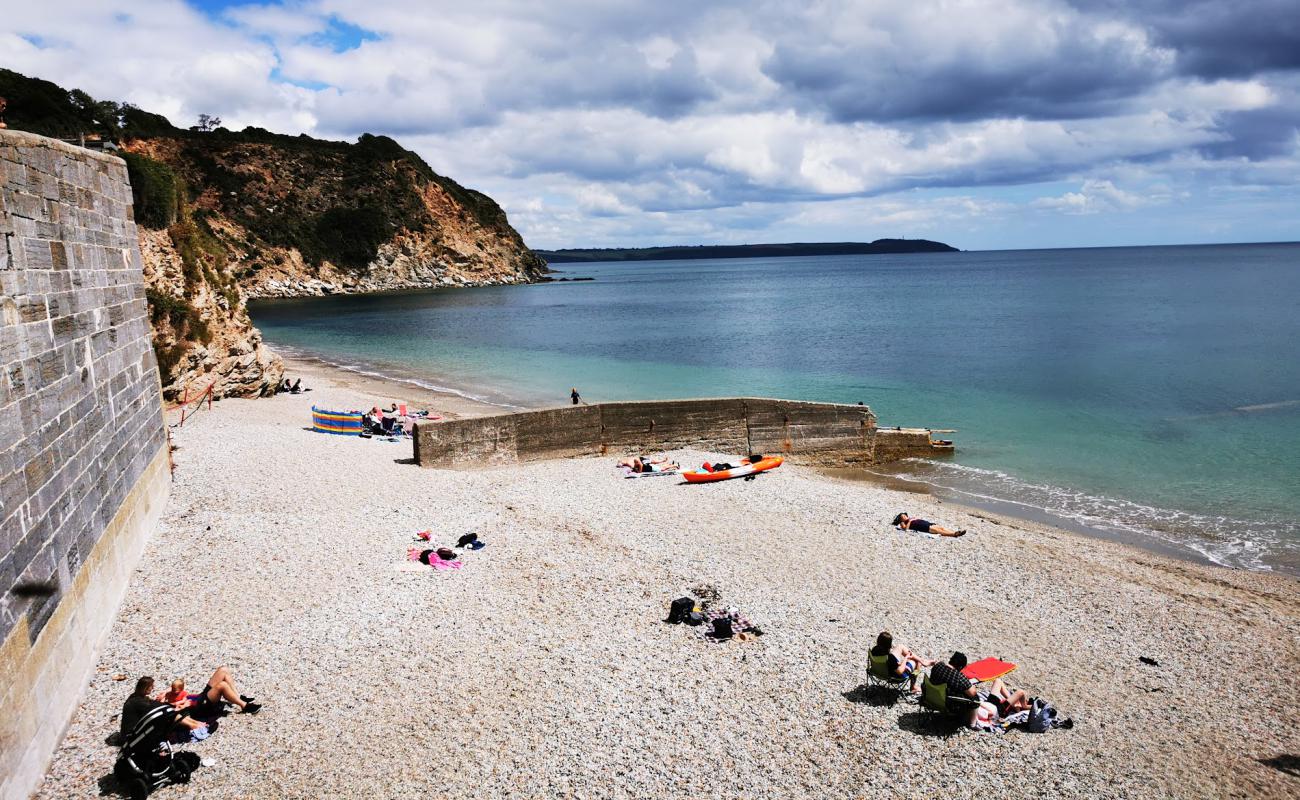 Фото Charlestown beach с светлая галька поверхностью