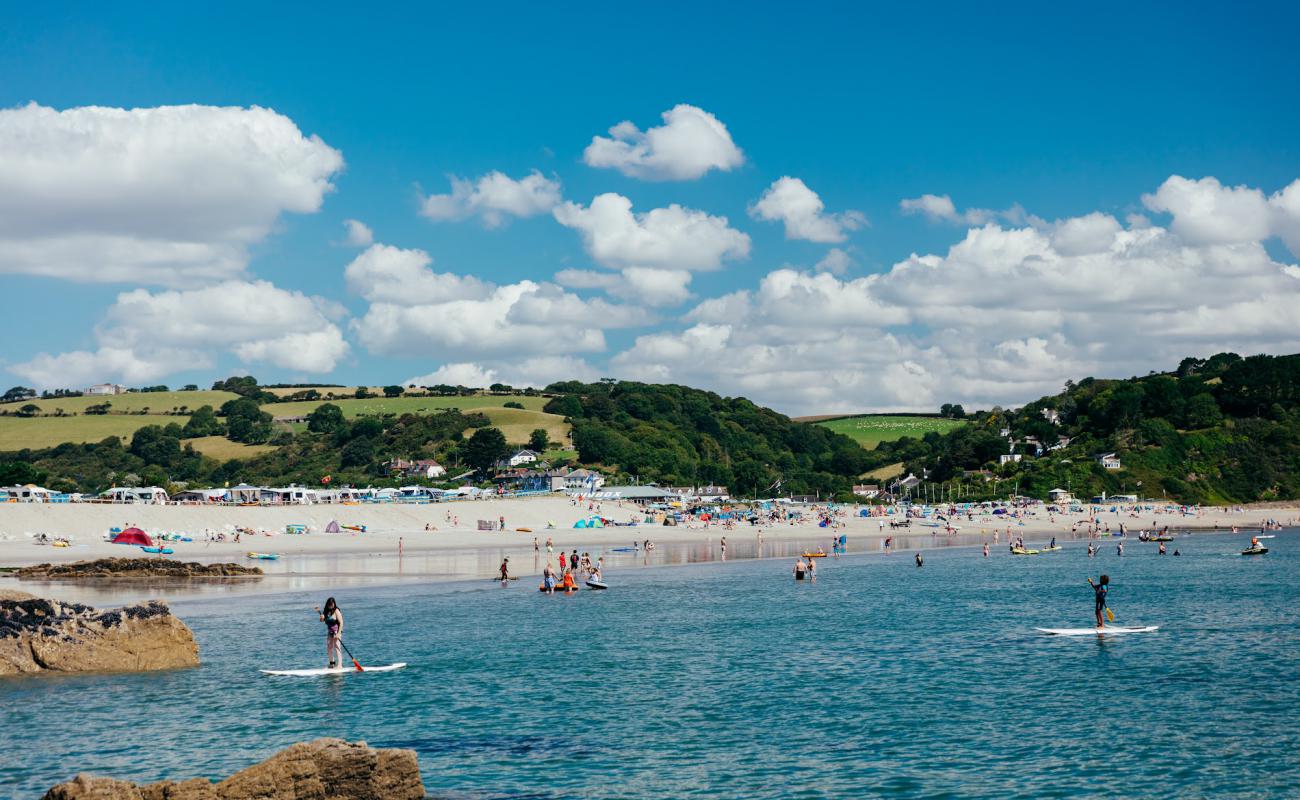 Фото Pentewan beach с светлый песок поверхностью