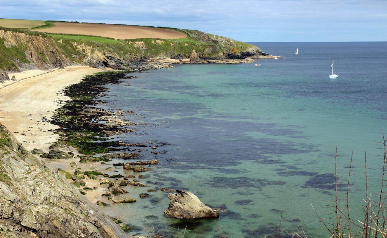 Фото Porthbean beach с песок с камнями поверхностью