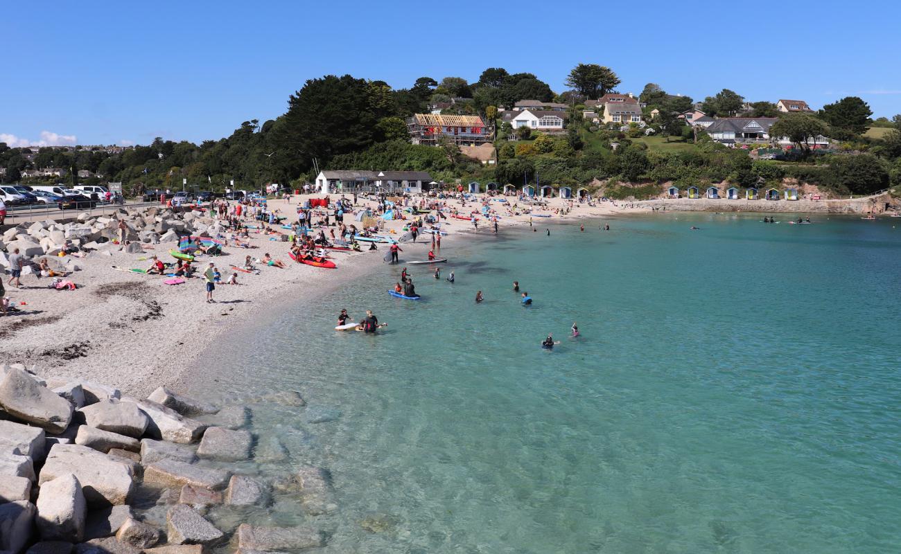 Фото Swanpool beach с белая чистая галька поверхностью