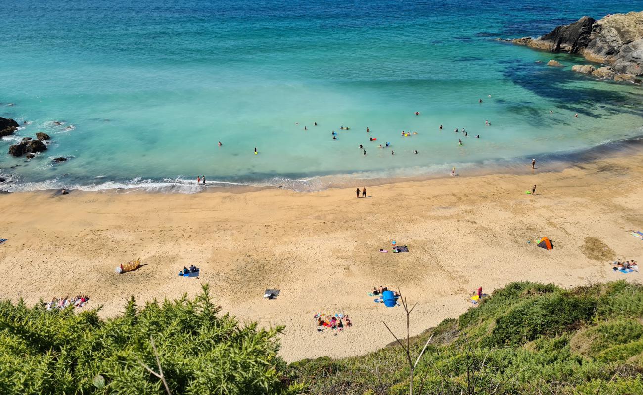 Фото Polurrian beach с светлый песок поверхностью