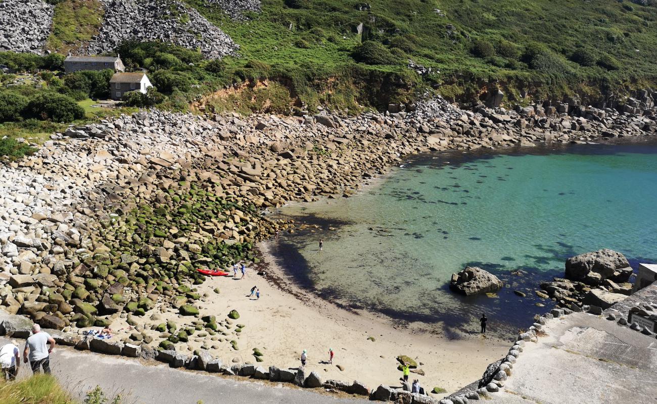 Фото Lamorna Cove beach с песок с камнями поверхностью