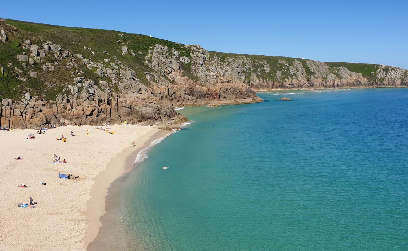 Фото Porthtowan beach с светлый песок поверхностью