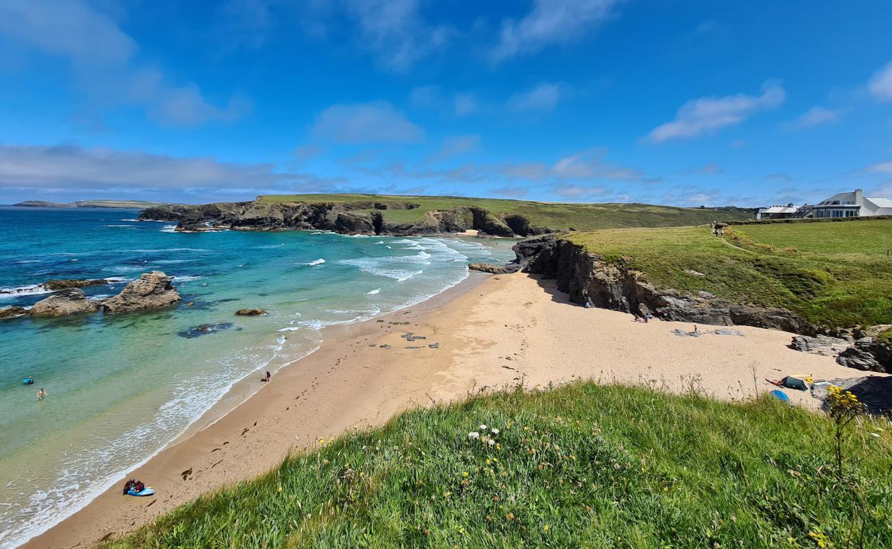 Фото Porthcothan beach с золотистый песок поверхностью