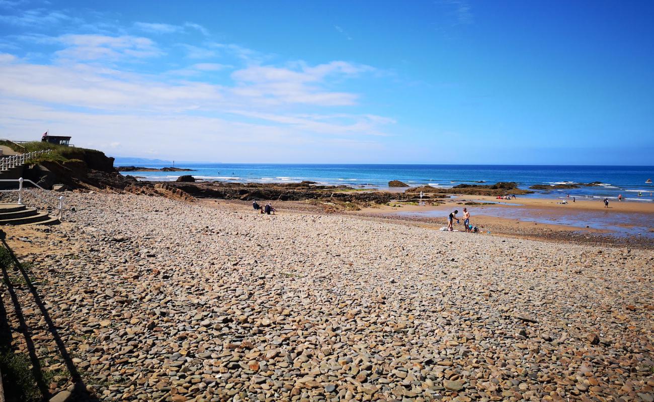 Фото Crooklets beach с песок с галькой поверхностью