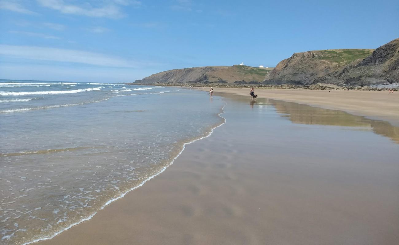 Фото Sandymouth Bay beach с серый песок поверхностью