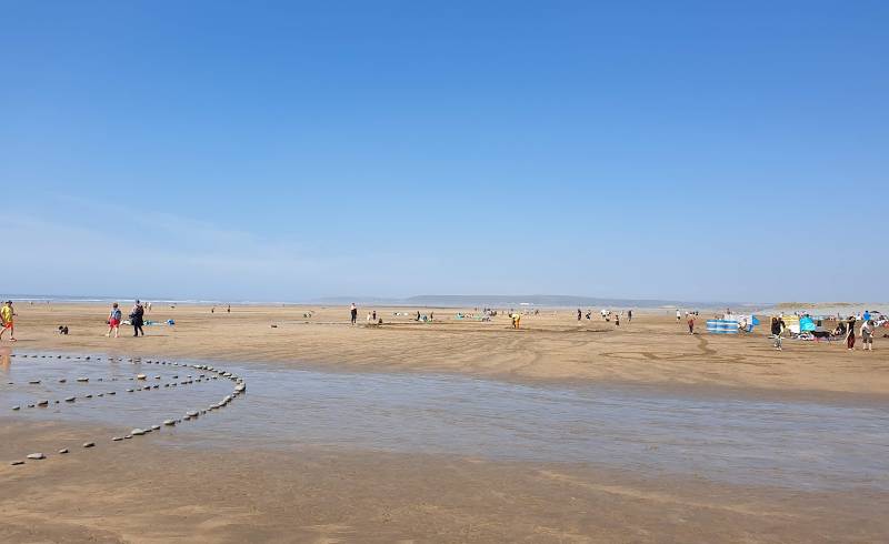 Фото Westward beach с песок с галькой поверхностью