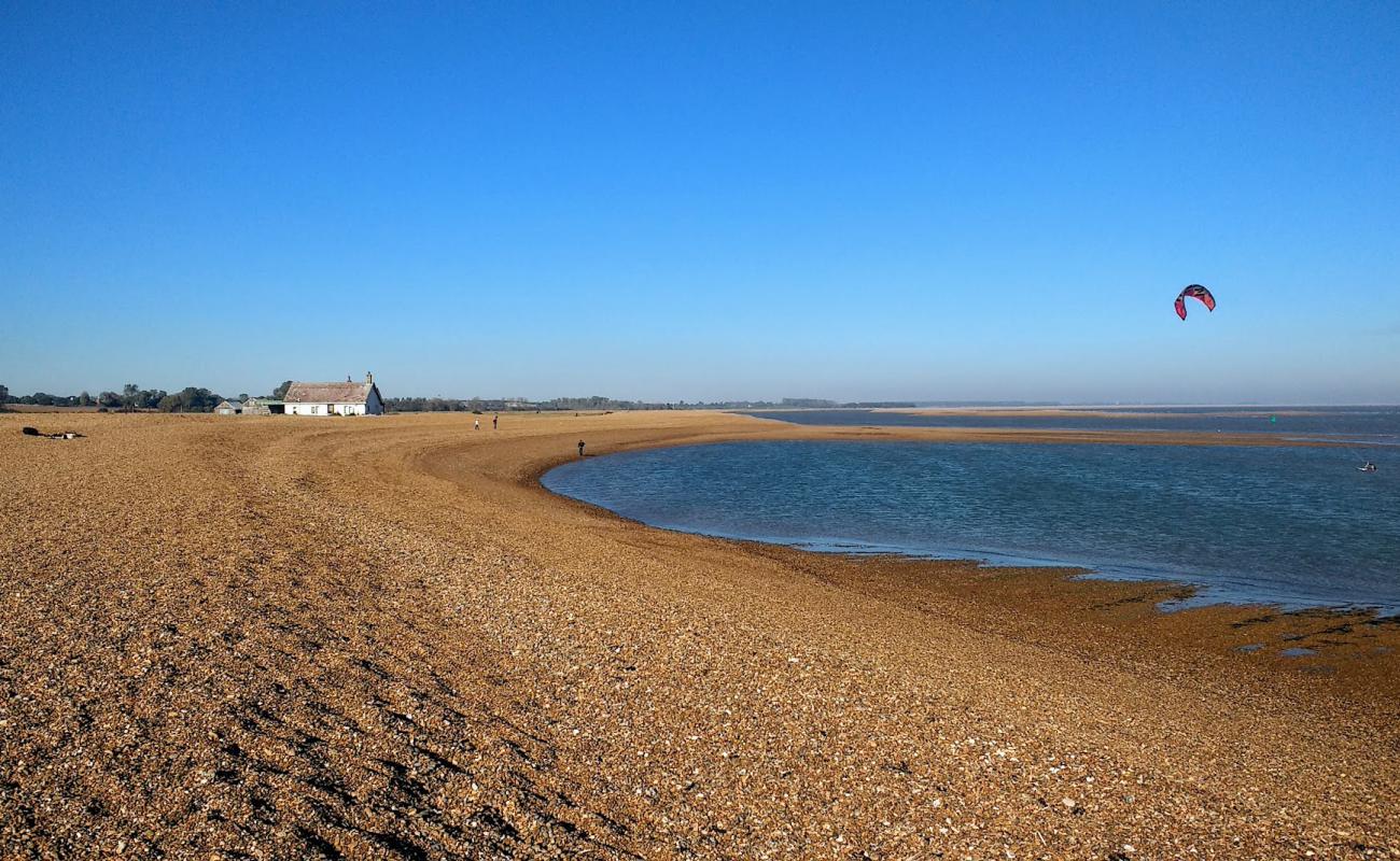 Фото Shingle Street с темная чистая галька поверхностью