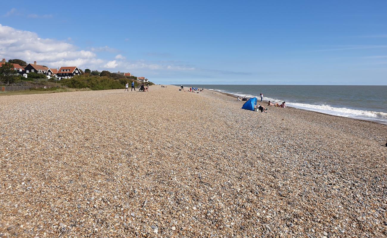 Фото Thorpeness beach с темная галька поверхностью