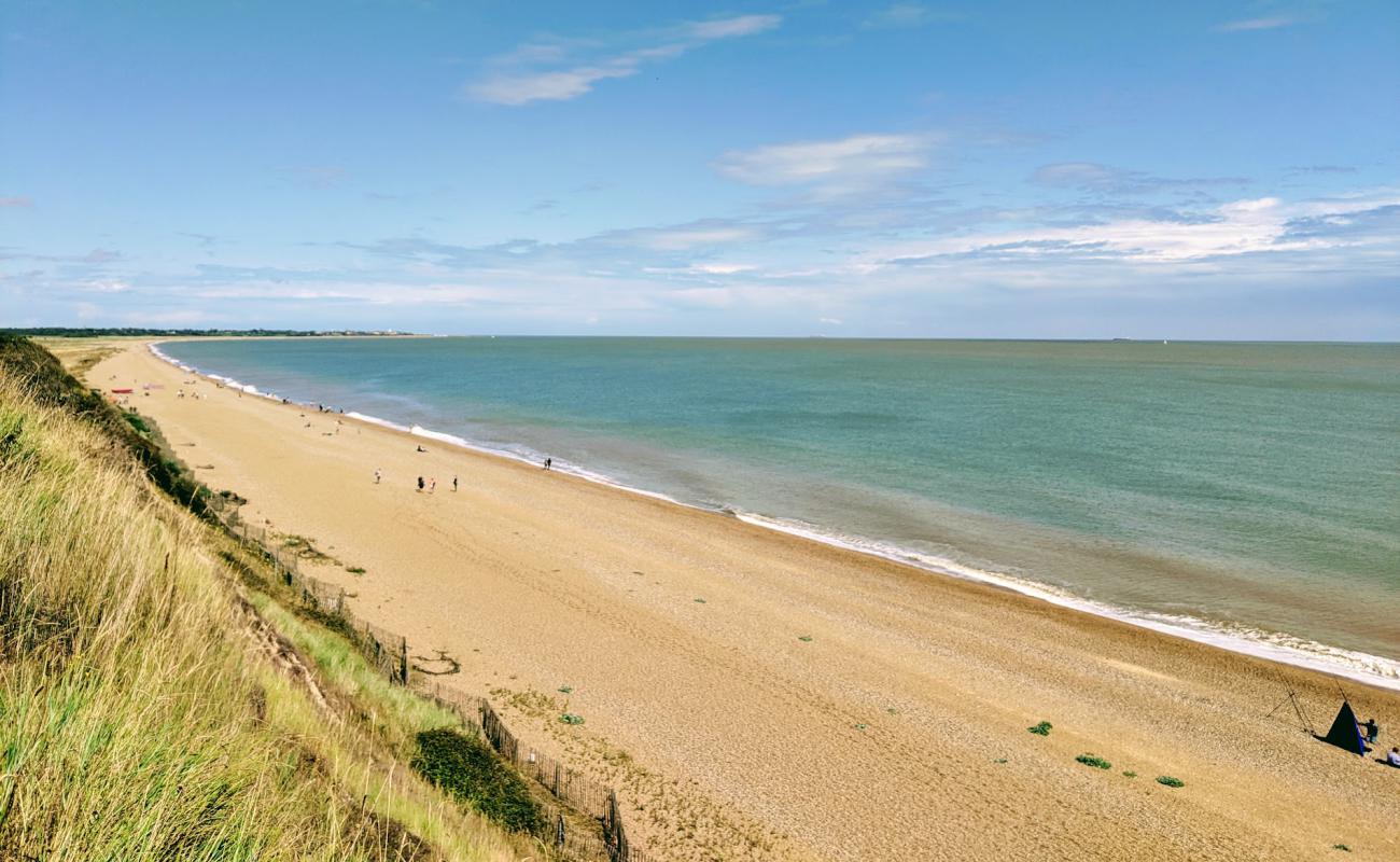 Фото Dunwich beach с песок с галькой поверхностью