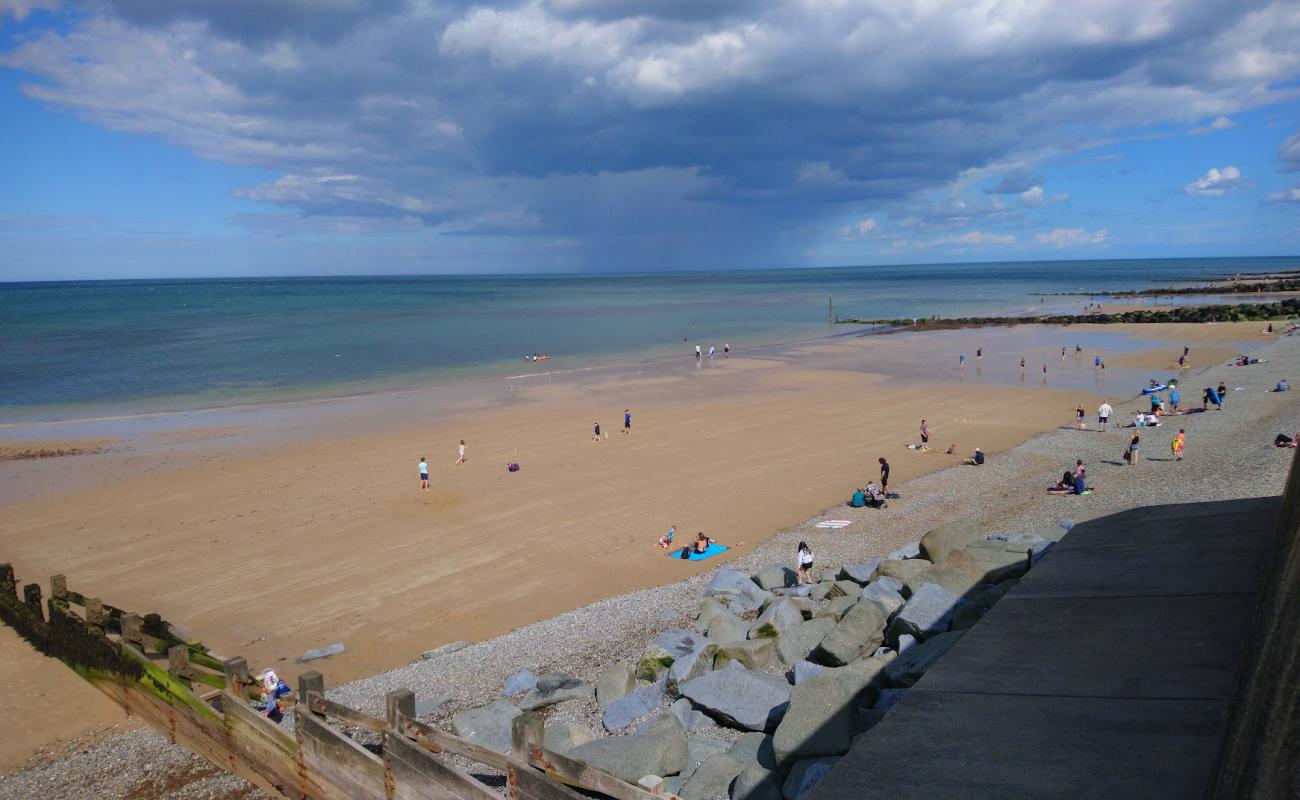 Фото Sheringham beach с песок с галькой поверхностью