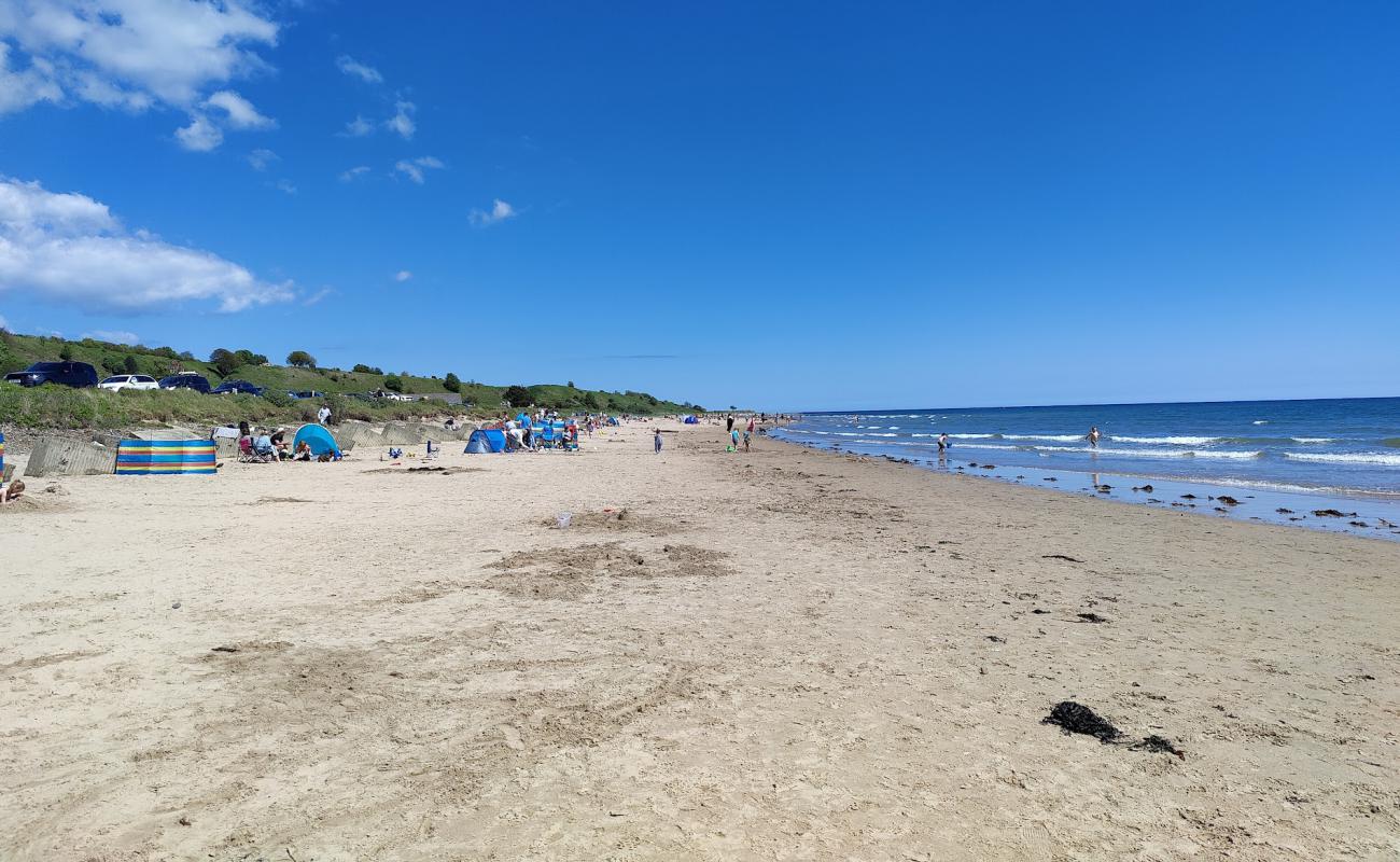 Фото Alnmouth beach с светлый песок поверхностью