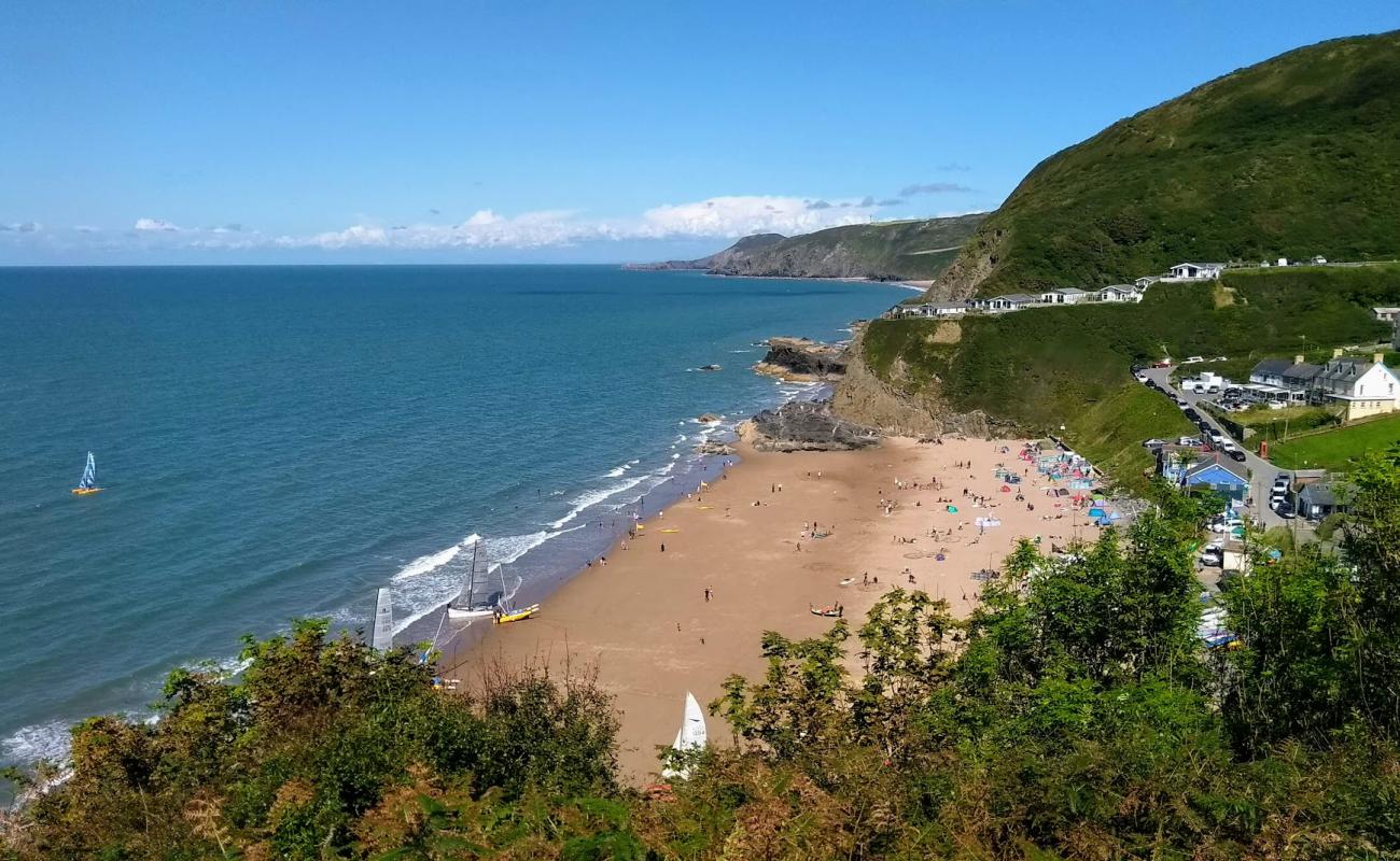 Фото Tresaith beach с светлый песок поверхностью