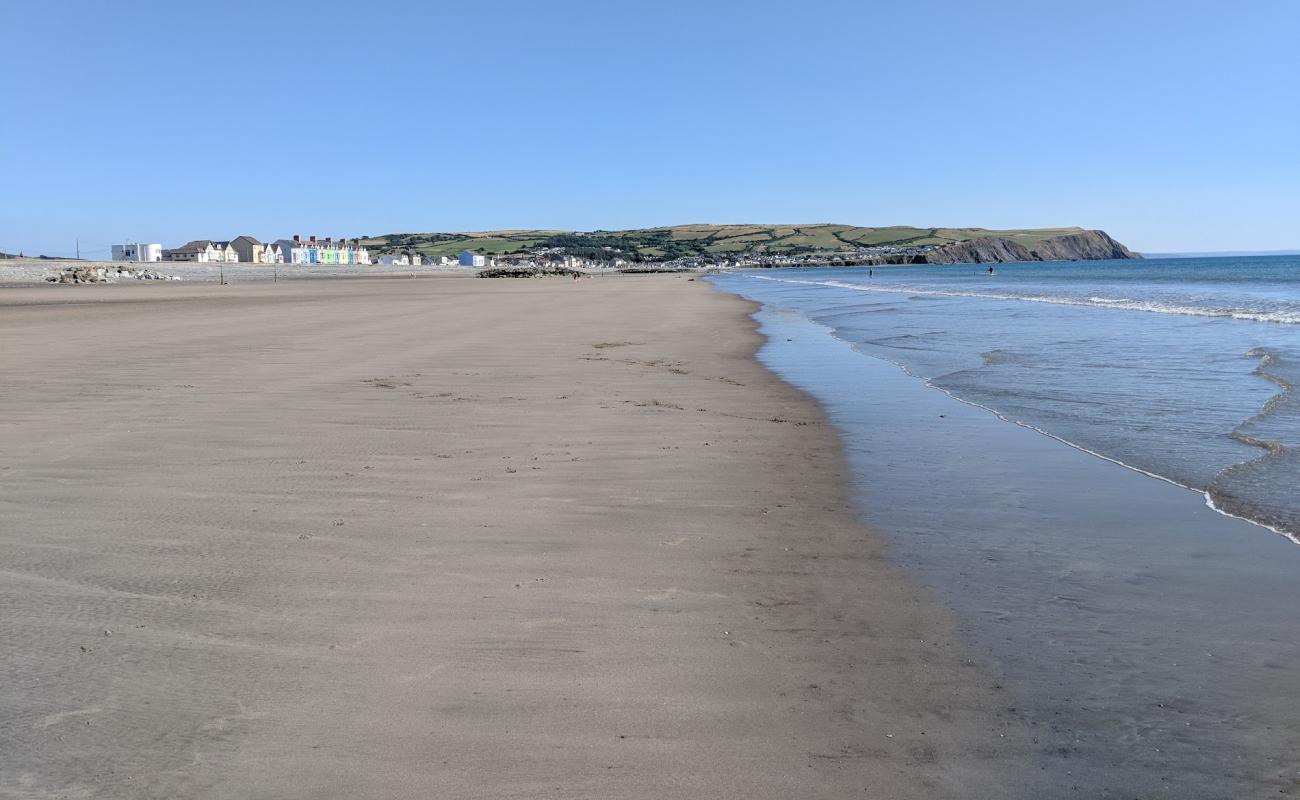 Фото Borth beach с песок с галькой поверхностью