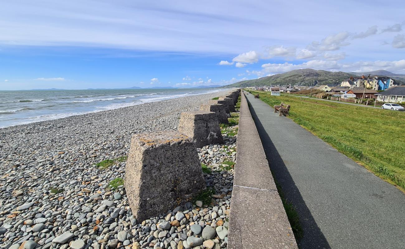 Фото Fairbourne beach с серая галька поверхностью