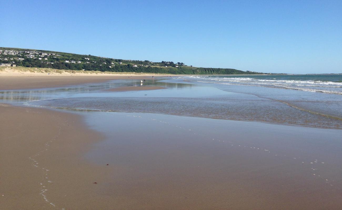 Фото Harlech beach с светлый песок поверхностью