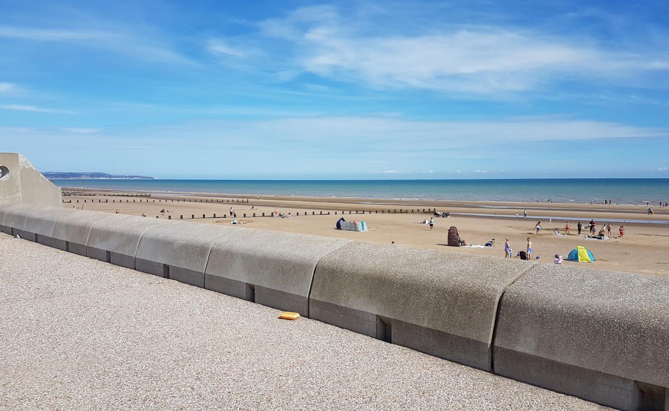 Фото Dymchurch beach с светлый песок поверхностью