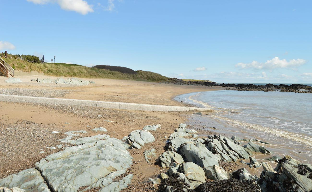 Фото Donabate beach с песок с галькой поверхностью