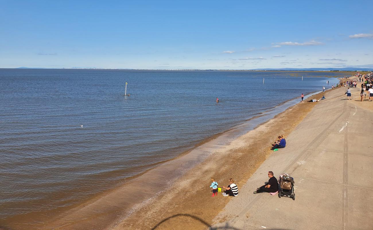 Фото Southport beach с светлый песок поверхностью