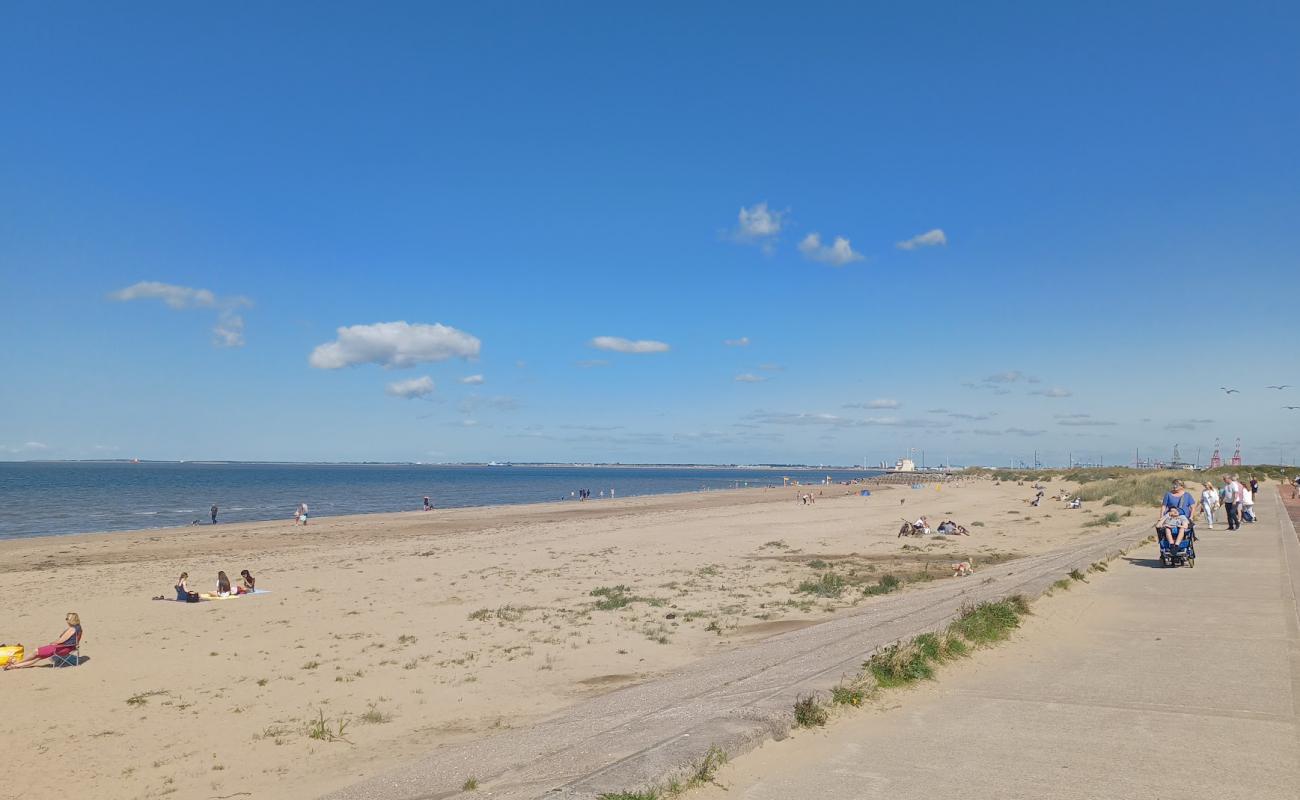 Фото Wallasey beach с светлый песок поверхностью