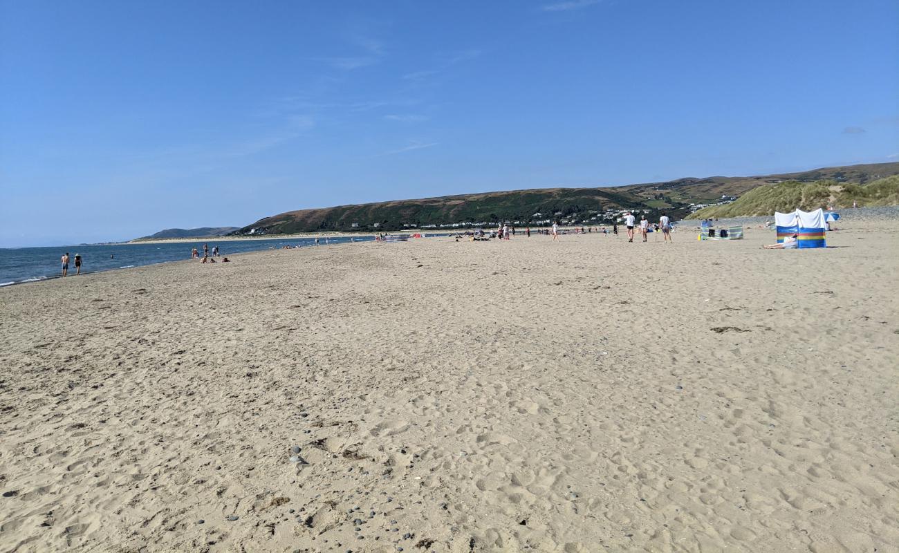 Фото Ynyslas Beach с светлый песок поверхностью