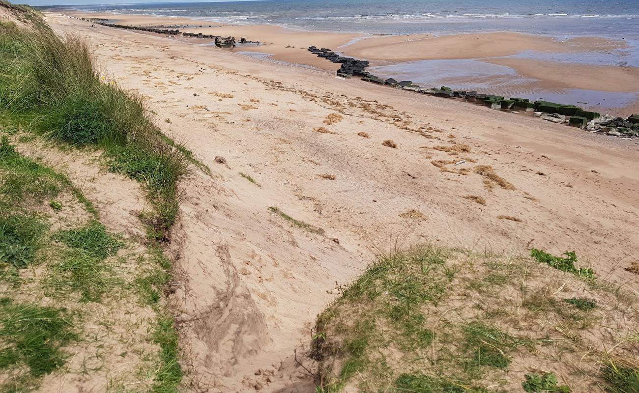 Фото North Donmouth Beach с светлый песок поверхностью