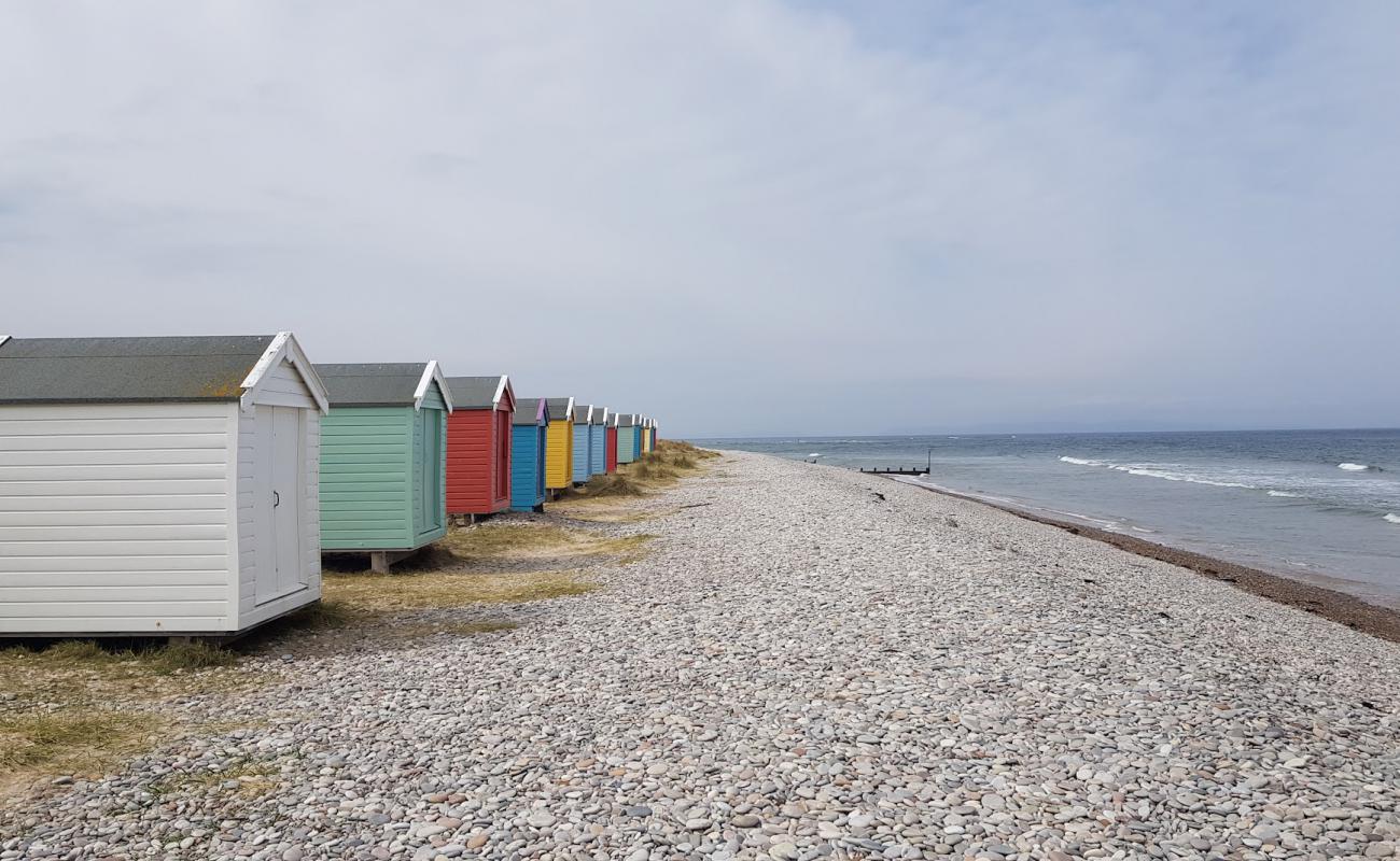 Фото Findhorn Beach с песок с галькой поверхностью