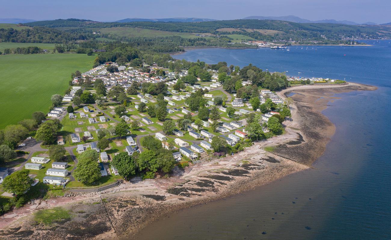 Фото Rosneath Castle Park Beach с песок с галькой поверхностью