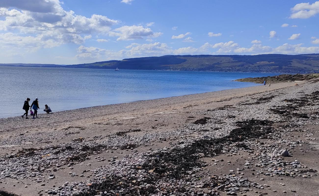 Фото Wemyss Bay Beach с песок с галькой поверхностью