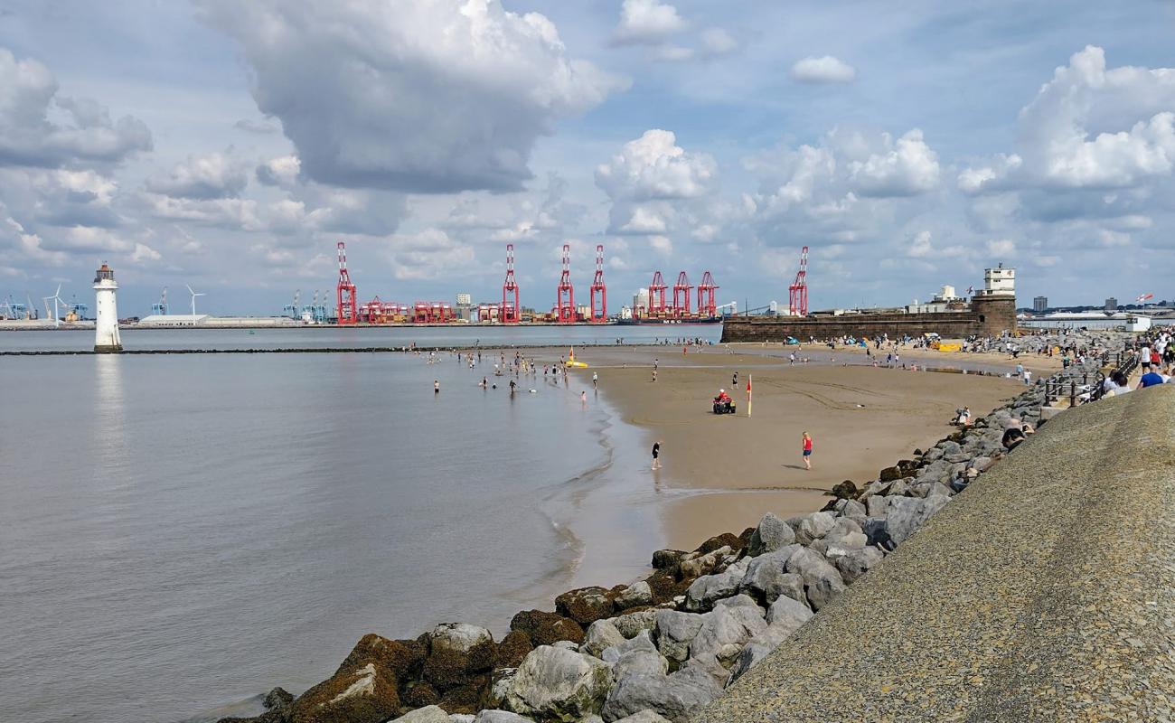 Фото New Brighton Beach с светлый песок поверхностью