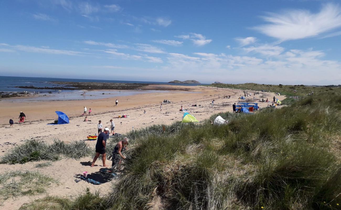 Фото Yellowcraig Beach с светлый песок поверхностью