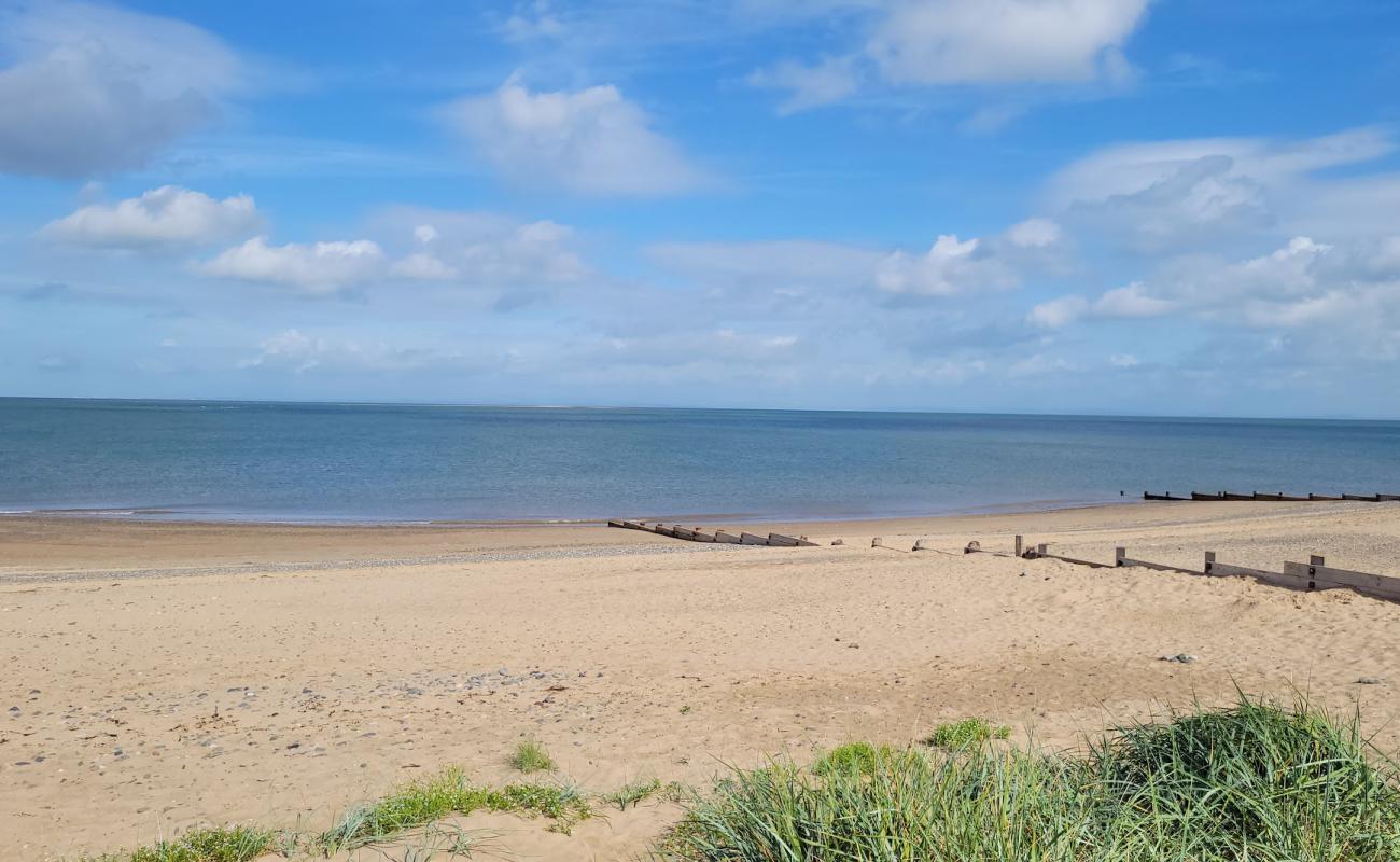 Фото Fleetwood Beach с песок с галькой поверхностью